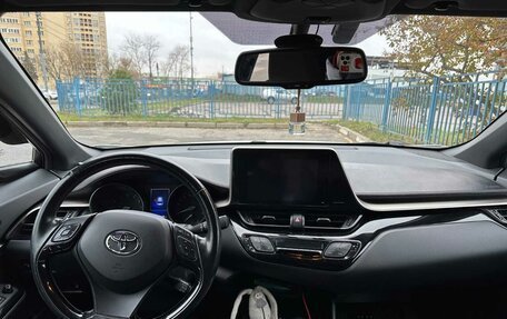 Toyota C-HR I рестайлинг, 2018 год, 2 350 000 рублей, 5 фотография