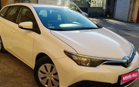 Toyota Auris II, 2016 год, 1 600 000 рублей, 1 фотография