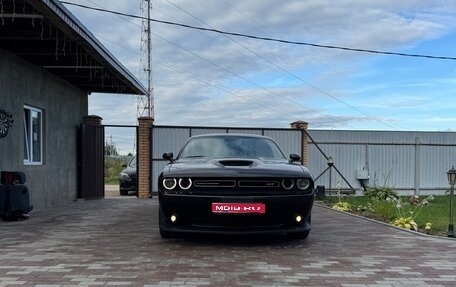 Dodge Challenger III рестайлинг 2, 2022 год, 5 300 000 рублей, 1 фотография