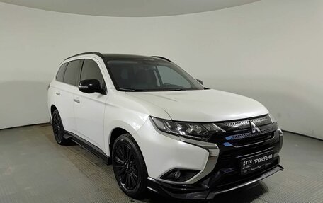 Mitsubishi Outlander III рестайлинг 3, 2022 год, 3 190 000 рублей, 3 фотография