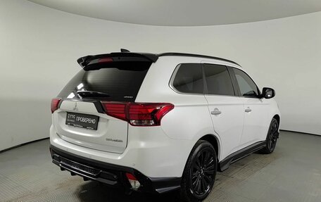 Mitsubishi Outlander III рестайлинг 3, 2022 год, 3 190 000 рублей, 6 фотография
