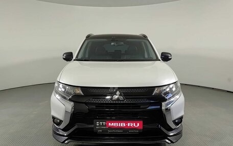 Mitsubishi Outlander III рестайлинг 3, 2022 год, 3 190 000 рублей, 2 фотография