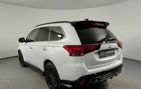 Mitsubishi Outlander III рестайлинг 3, 2022 год, 3 190 000 рублей, 8 фотография