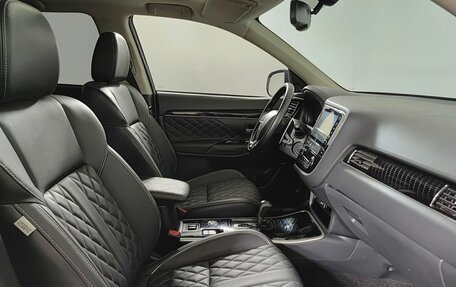 Mitsubishi Outlander III рестайлинг 3, 2022 год, 3 190 000 рублей, 13 фотография