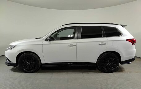 Mitsubishi Outlander III рестайлинг 3, 2022 год, 3 190 000 рублей, 10 фотография