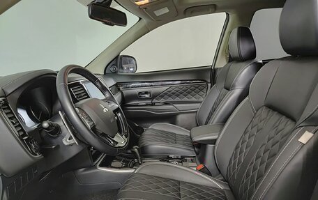 Mitsubishi Outlander III рестайлинг 3, 2022 год, 3 190 000 рублей, 20 фотография