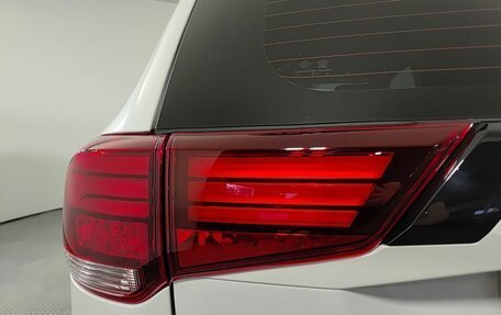 Mitsubishi Outlander III рестайлинг 3, 2022 год, 3 190 000 рублей, 11 фотография