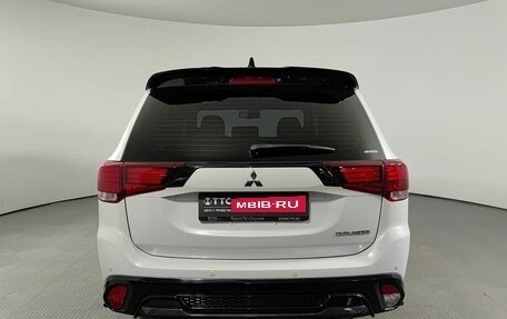 Mitsubishi Outlander III рестайлинг 3, 2022 год, 3 190 000 рублей, 7 фотография