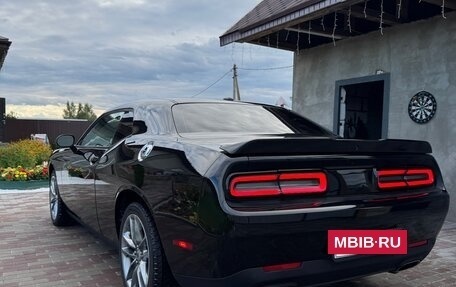 Dodge Challenger III рестайлинг 2, 2022 год, 5 300 000 рублей, 5 фотография