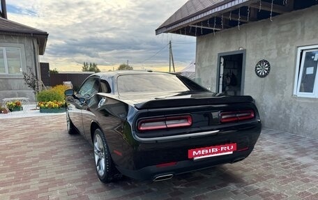 Dodge Challenger III рестайлинг 2, 2022 год, 5 300 000 рублей, 8 фотография