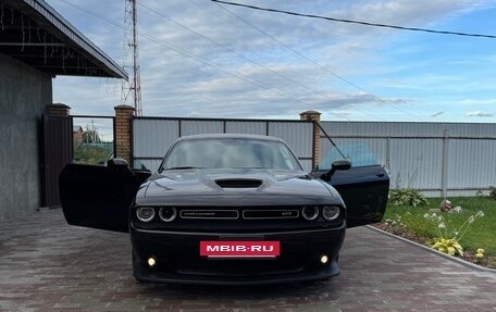 Dodge Challenger III рестайлинг 2, 2022 год, 5 300 000 рублей, 6 фотография