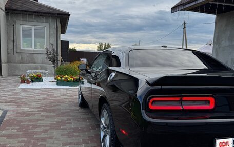Dodge Challenger III рестайлинг 2, 2022 год, 5 300 000 рублей, 21 фотография