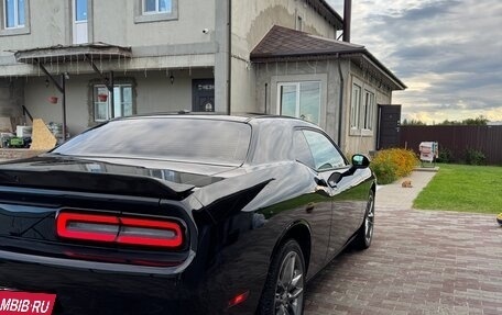 Dodge Challenger III рестайлинг 2, 2022 год, 5 300 000 рублей, 20 фотография