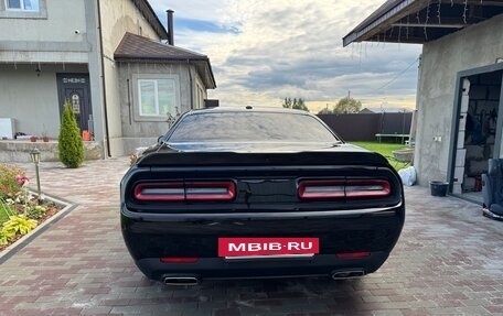 Dodge Challenger III рестайлинг 2, 2022 год, 5 300 000 рублей, 19 фотография