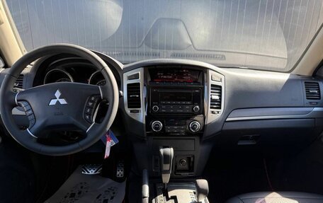 Mitsubishi Pajero IV, 2015 год, 2 699 000 рублей, 10 фотография