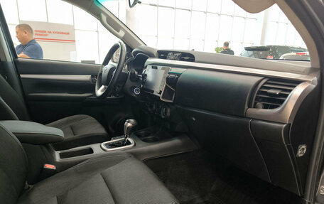 Toyota Hilux VIII, 2021 год, 4 550 000 рублей, 11 фотография