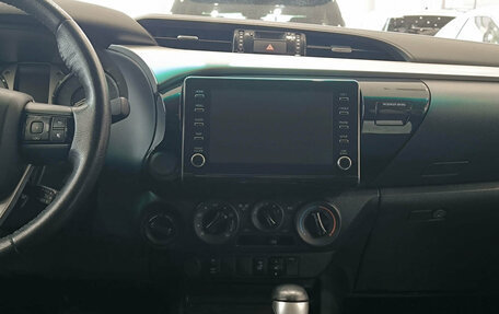 Toyota Hilux VIII, 2021 год, 4 550 000 рублей, 15 фотография