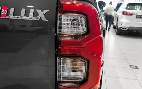 Toyota Hilux VIII, 2021 год, 4 550 000 рублей, 10 фотография