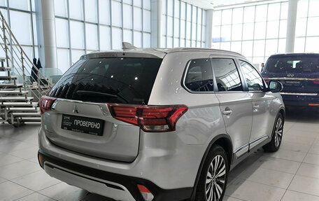 Mitsubishi Outlander III рестайлинг 3, 2020 год, 2 280 000 рублей, 6 фотография