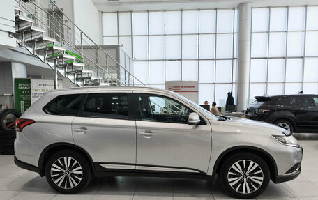 Mitsubishi Outlander III рестайлинг 3, 2020 год, 2 280 000 рублей, 5 фотография