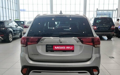 Mitsubishi Outlander III рестайлинг 3, 2020 год, 2 280 000 рублей, 7 фотография