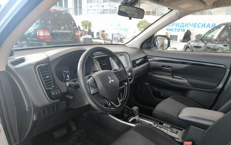 Mitsubishi Outlander III рестайлинг 3, 2020 год, 2 280 000 рублей, 20 фотография