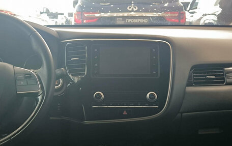 Mitsubishi Outlander III рестайлинг 3, 2020 год, 2 280 000 рублей, 18 фотография