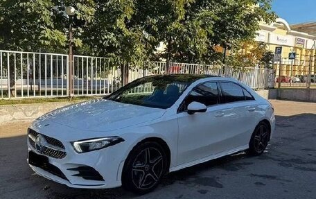 Mercedes-Benz A-Класс, 2022 год, 2 000 000 рублей, 3 фотография