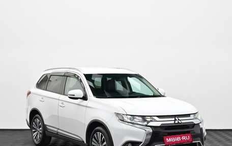 Mitsubishi Outlander III рестайлинг 3, 2020 год, 1 905 000 рублей, 1 фотография