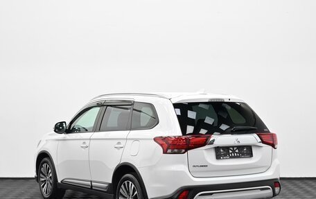 Mitsubishi Outlander III рестайлинг 3, 2020 год, 1 905 000 рублей, 4 фотография