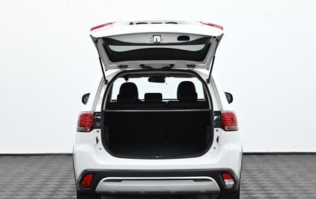 Mitsubishi Outlander III рестайлинг 3, 2020 год, 1 905 000 рублей, 5 фотография