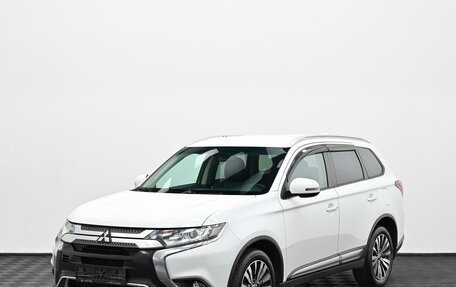 Mitsubishi Outlander III рестайлинг 3, 2020 год, 1 905 000 рублей, 3 фотография