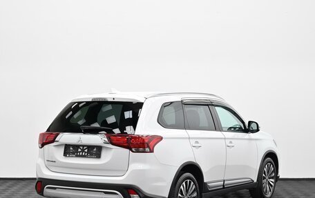 Mitsubishi Outlander III рестайлинг 3, 2020 год, 1 905 000 рублей, 2 фотография