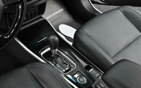 Mitsubishi Outlander III рестайлинг 3, 2020 год, 1 905 000 рублей, 10 фотография