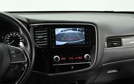 Mitsubishi Outlander III рестайлинг 3, 2020 год, 1 905 000 рублей, 8 фотография