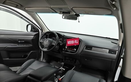 Mitsubishi Outlander III рестайлинг 3, 2020 год, 1 905 000 рублей, 7 фотография