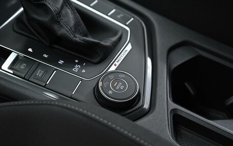 Volkswagen Tiguan II, 2020 год, 2 025 000 рублей, 10 фотография