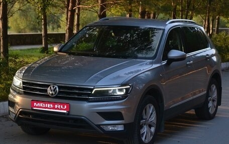 Volkswagen Tiguan II, 2017 год, 2 600 000 рублей, 2 фотография