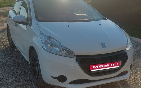 Peugeot 208 II, 2014 год, 390 000 рублей, 3 фотография