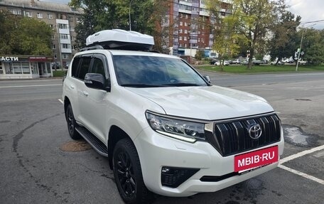 Toyota Land Cruiser Prado 150 рестайлинг 2, 2021 год, 8 500 000 рублей, 5 фотография