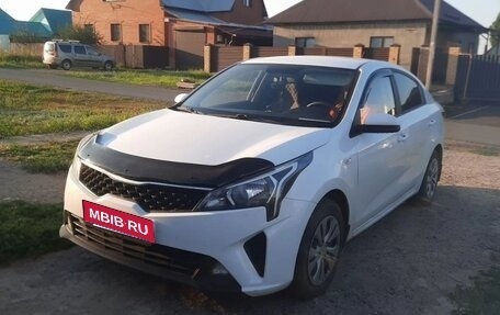 KIA Rio IV, 2021 год, 1 350 000 рублей, 1 фотография