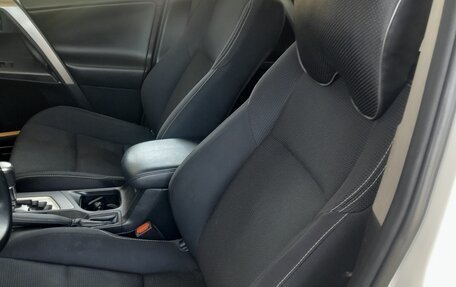 Toyota RAV4, 2017 год, 2 300 000 рублей, 13 фотография