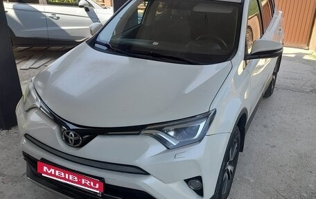 Toyota RAV4, 2017 год, 2 300 000 рублей, 3 фотография