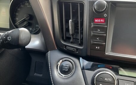 Toyota RAV4, 2017 год, 2 300 000 рублей, 33 фотография
