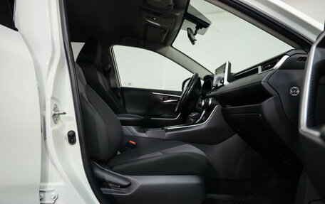 Toyota RAV4, 2019 год, 2 649 000 рублей, 21 фотография