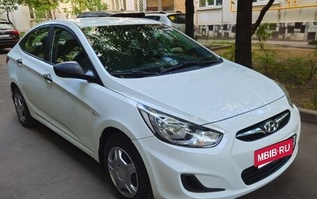 Hyundai Solaris II рестайлинг, 2013 год, 620 000 рублей, 2 фотография