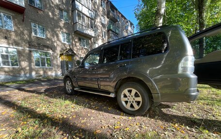 Mitsubishi Pajero IV, 2013 год, 2 439 000 рублей, 3 фотография