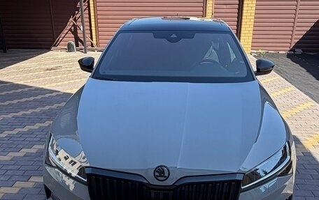 Skoda Superb III рестайлинг, 2021 год, 3 950 000 рублей, 2 фотография