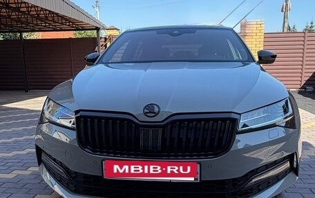Skoda Superb III рестайлинг, 2021 год, 3 950 000 рублей, 3 фотография