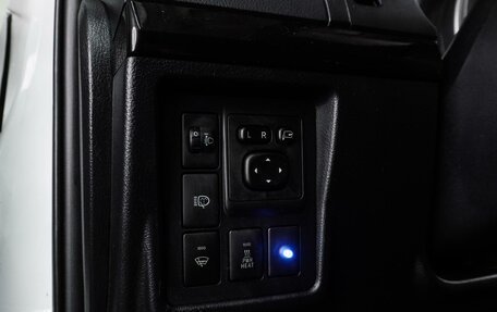 Toyota Land Cruiser Prado 150 рестайлинг 2, 2014 год, 2 949 000 рублей, 13 фотография